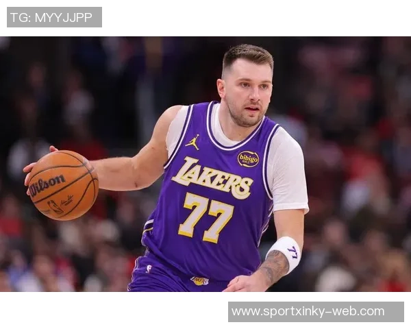 东契奇谈球队默契:全力以赴的拼搏精神让比赛更具乐趣 东契奇谈球队默契:全力以赴的拼搏精神让比赛更具乐趣